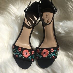 NWOB 🏷 ALDO Black Floral Heels
